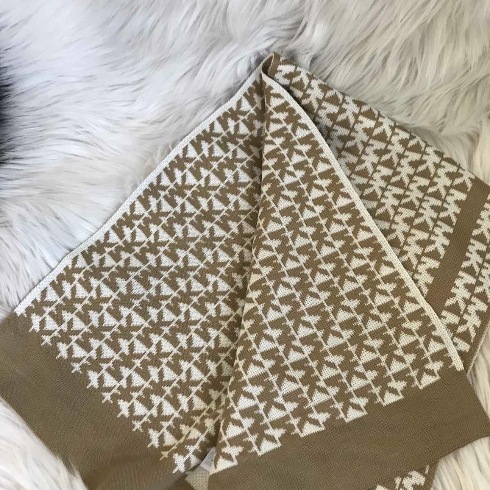 NWT MICHAEL KORS LOGO SCARF SHAWL